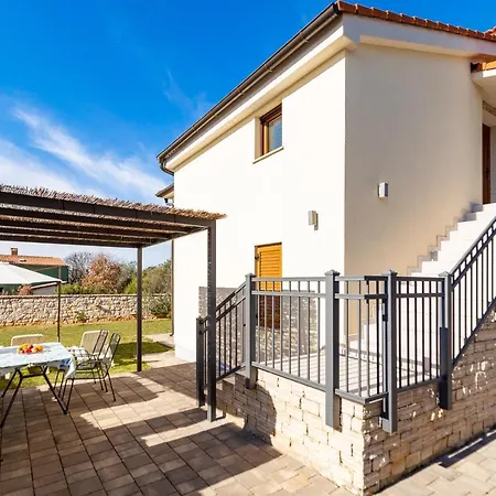 Krusec شقة بولا